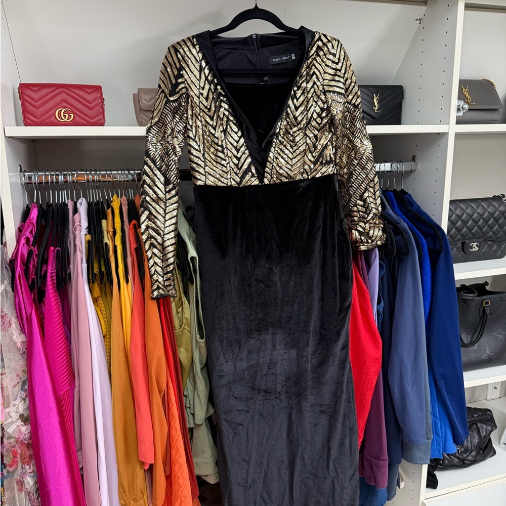 Elegant Black and Gold Long Sleeve Dress